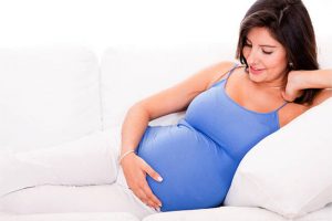 Bà bầu nên dùng son môi nào tốt an toàn cho thai nhi?